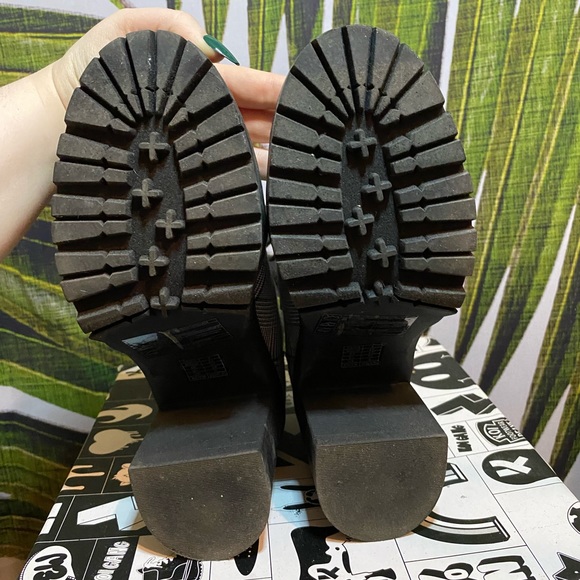 Plaid Lace Up Boots - Picture 7 of 10
